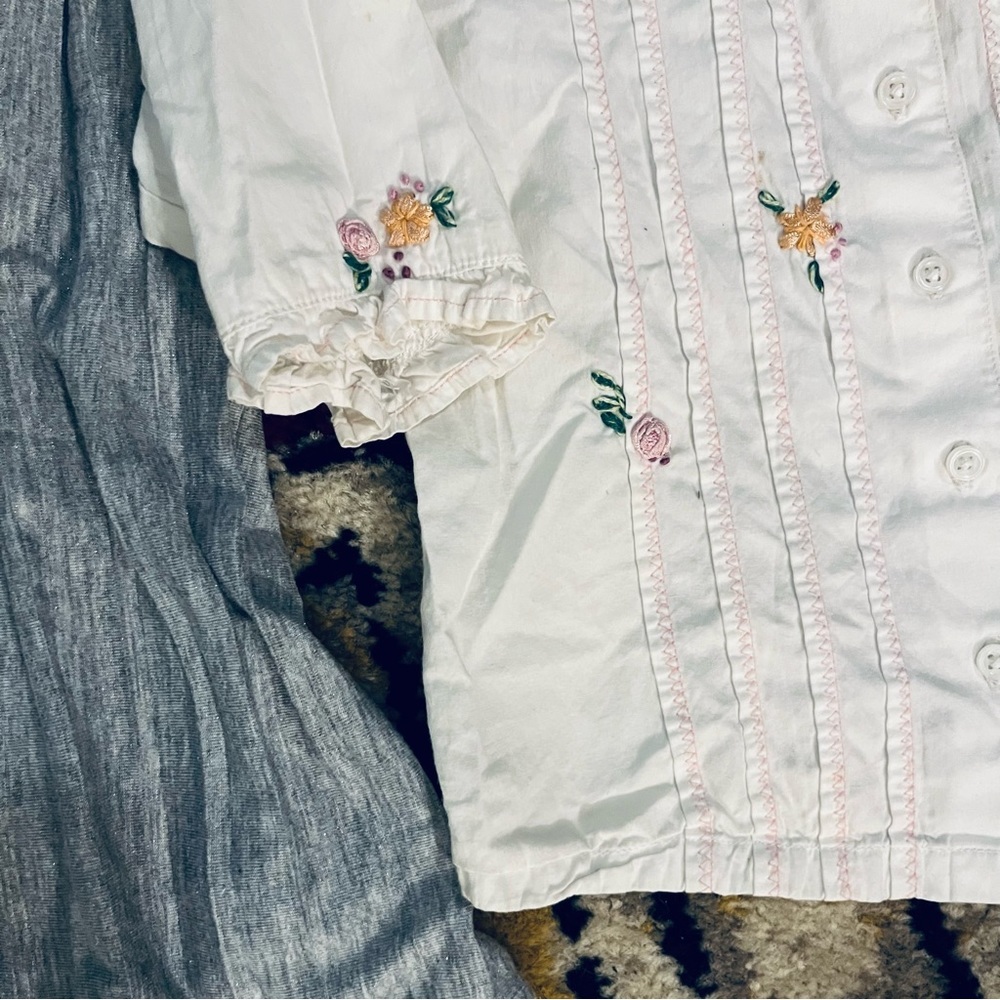 Gap Little Girl Bundle 4 Tops Size 2/3 Adorable Embroidery - Picture 10 of 10